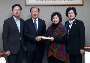 성북구약, 한국마퇴본부에 마약 퇴치 후원금 전달