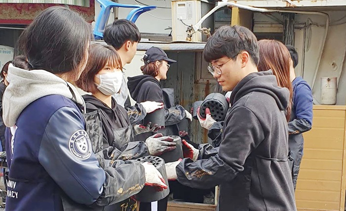 800원짜리 연탄 한장에 담긴 약대생들의 이웃사랑