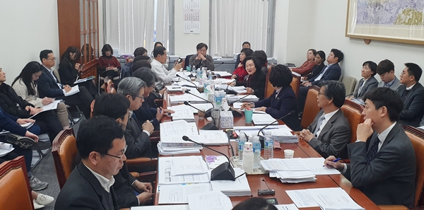 간호조무사 법정단체법안에 발목 잡힌 국회 복지위