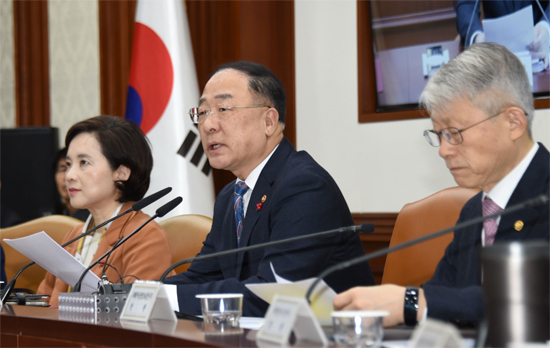 약국에만 있던 혜택인데…건기식 판매업 신고 없어진다 