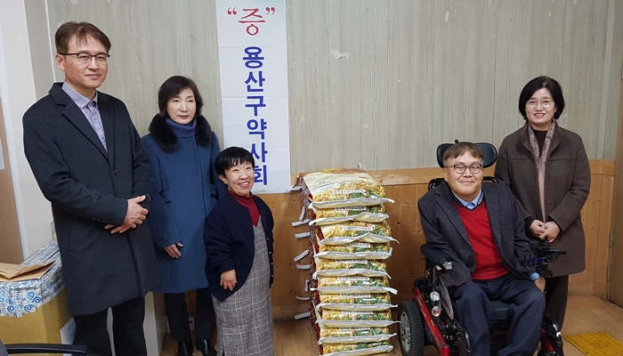 용산구약, 관내 장애인시설에 쌀 10포 전달