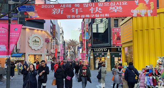 "하루 500장씩 팔려요"…우한폐렴에 약국 마스크 '불티'