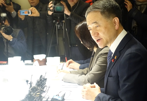 박능후 장관 "우한폐렴 해결, 의약단체 의견 적극 수용"