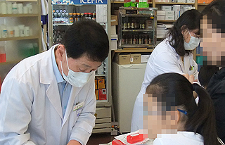중국 방문 이력에 '철렁'…약국 근무자, 우려감 증폭