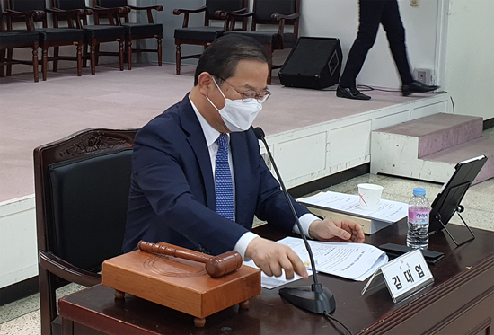 마스크 쓴 약사회 상임이사들…신종코로나 '진풍경'