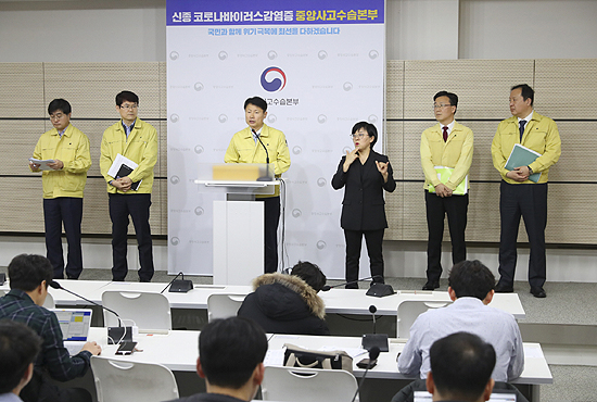 마스크·손소독제 고강도 감시…판매시 신고 의무화 추진