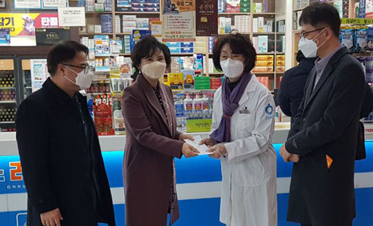 서울시약, 코로나19 여파 휴업 약국 방문해 격려