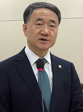 박능후 "공공의대, 코로나 전문인력 양성할 장기 해법"