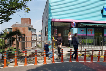 펜스로 약국 출입구 막은 병원…법원 "교통방해죄"