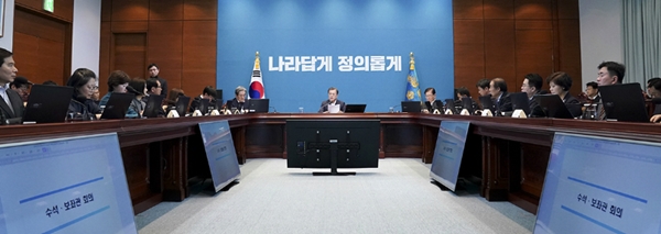 문 대통령 만난 의료계 전문가들의 코로나 해법은