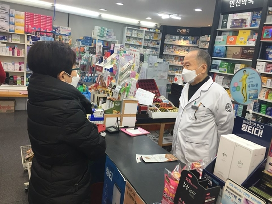 강남구약, 75세 이상 회원약사에 마스크 지원 

