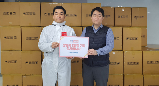 아이유, 의협에 1억원 상당 의료방호복 3000벌 기증