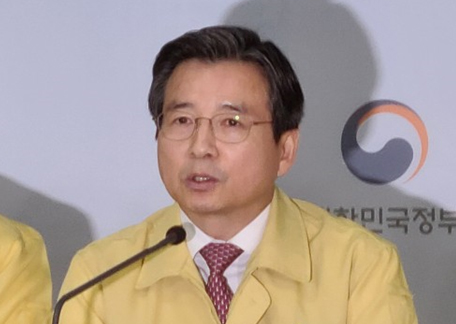 "약국 1곳당 매일 250매 목표"…판매가 1500원 통일
