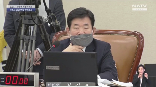 마스크 가수요 잡기나선 정부·국회…숨 돌리는 약국
