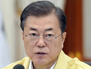 문 대통령 "마스크 대란 해소, 약사들 잊지 않겠다"