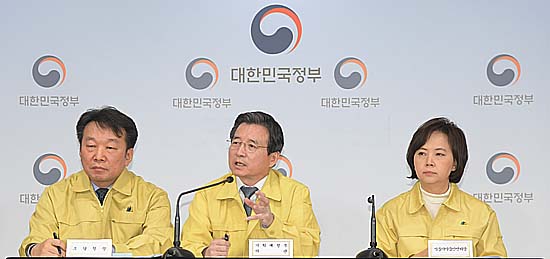 "약국 공적마스크 마진, 밤샘배송·인건비 고려해 보라"