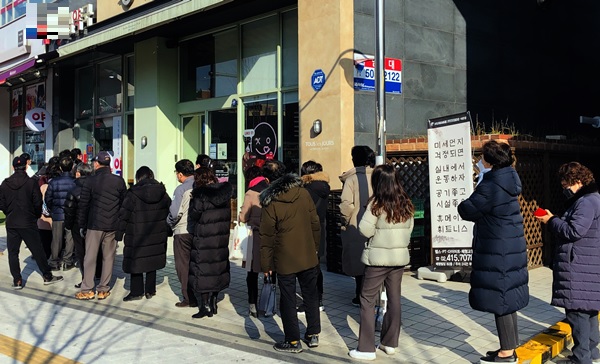마스크 편법구매 휘말린 약사, 입건 가능성에 반발기류