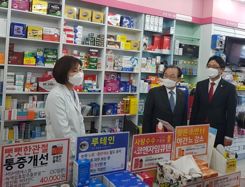 약국 찾은 오거돈 부산시장 "현장 애로사항 적극 검토"