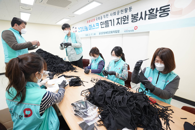 건보공단, 직원 면마스크 제작…보건용 마스크 기부