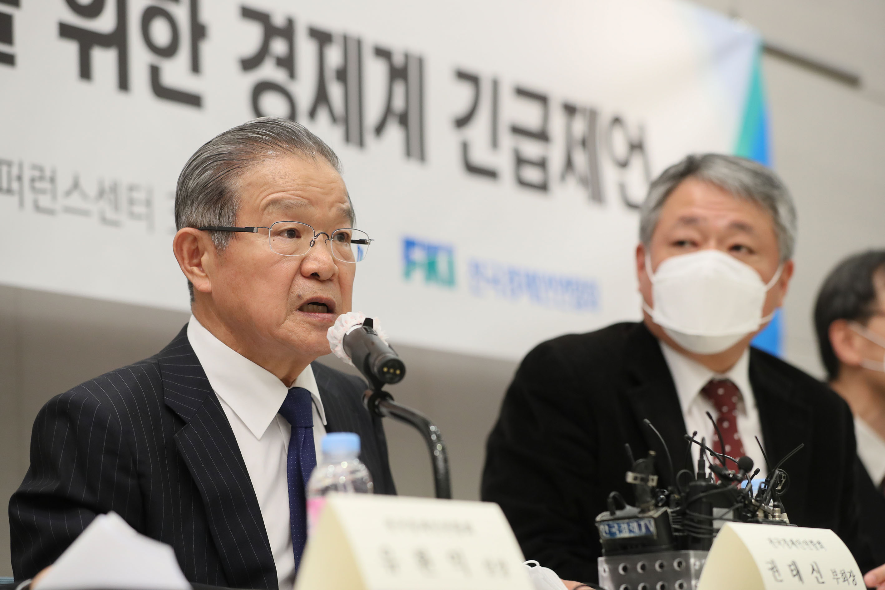 경제계 "제약사도 위기…기등재약 재평가 유예를"