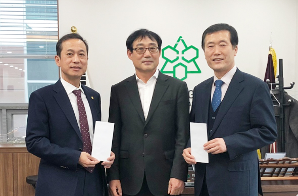 중대약대 총동문회, 대구·경북약사회에 성금 전달