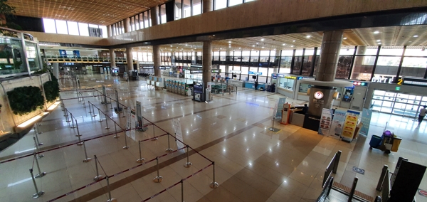 "일 매출 30만원대 추락"…공항약국, 월세 감면에도 한숨