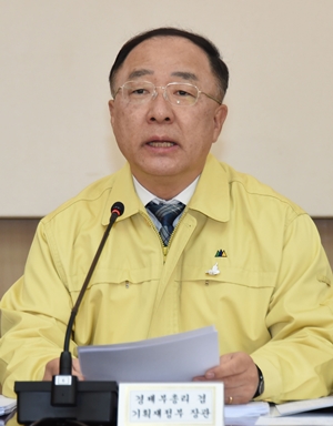 홍남기 "원격의료 등 비대면산업 규제혁파·산업육성"