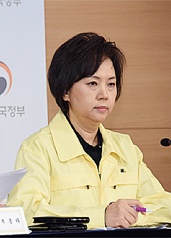 "수술용 공적마스크, 여유분 생기면 약국 공급 고려"