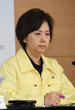 이의경 식약처장, 일양약품 방문…독감백신 현장 점검