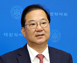 김대업 "일선 약사들이 가장 고생…마스크 면세 최선"