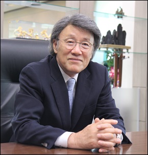 "한방원료 표준화 앞장...10만평 식물공장 설립"