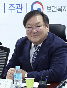 당정 "2022년 의대정원 확대"…의료계 반발 예고 