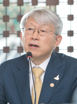 최기영 과기장관 "내년 9월 국산 코로나 백신 개발 전망"