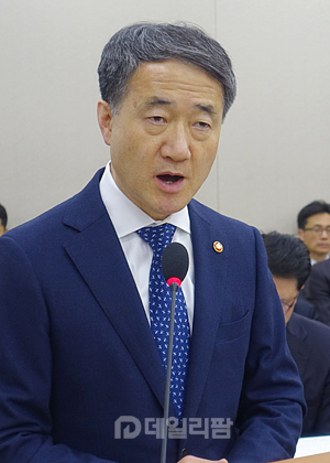 박능후 장관 "의협, 집단휴진…국민 지지얻기 힘들 것"