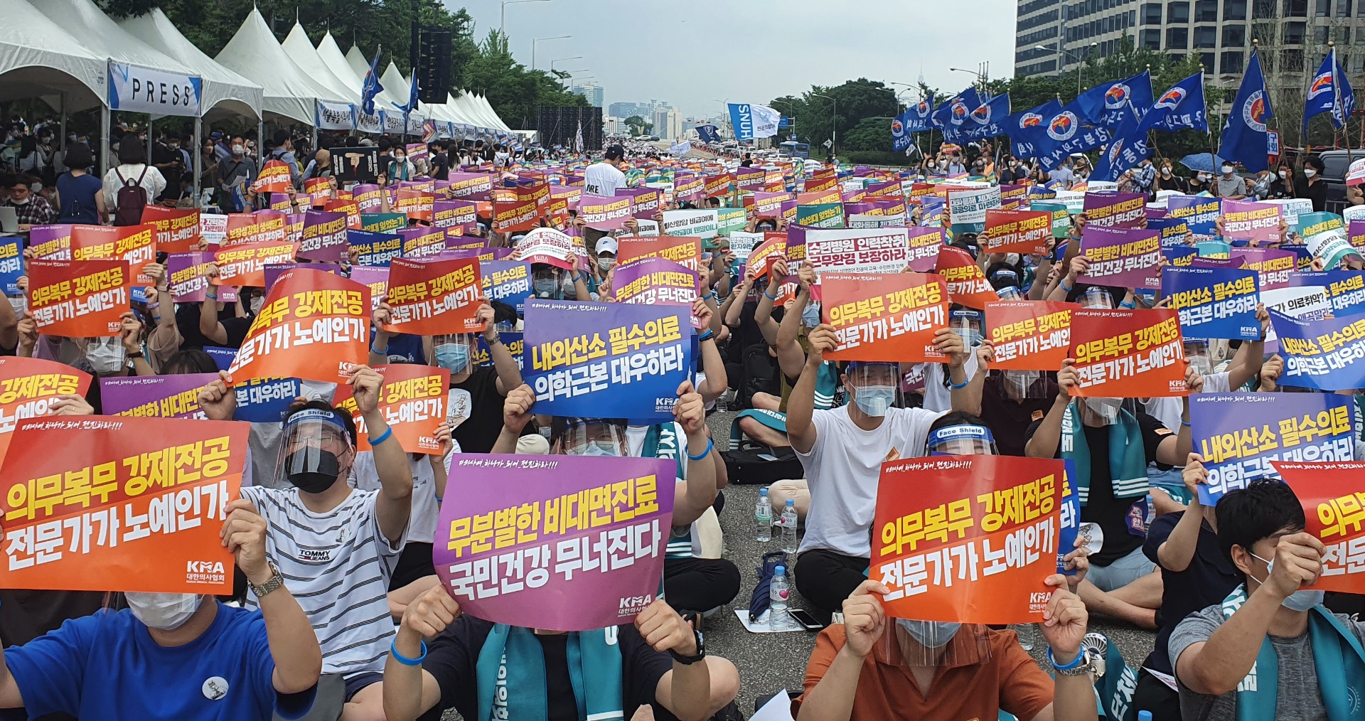 의협 "만나서 대화하자"…복지부에 전격 회동 제안