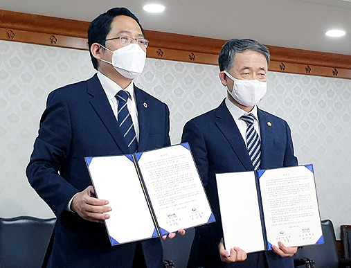전공의 고발 '없던일로'…의사국시 재접수 2일 연장