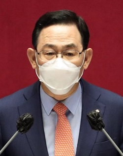 주호영 "4차추경으로 전국민 무료 독감예방접종하자"