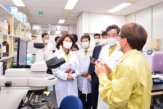 당정, 코로나 약효 렘데시비르 2배 '신테카바이오' 주목