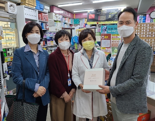 "코로나 이겨내세요"...송파구약, 375개 약국 응원 방문 