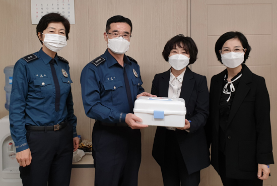서초구약, 지역 경찰서에 취약계층 위한 구급함 전달 