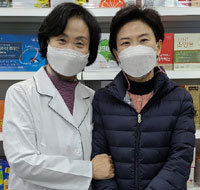 은평구약, 올해 연수교육 이수 회원에 약사가운 전달