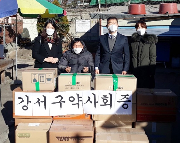 강서구약, 장애인·어른신 보호시설에 '약손 사랑'