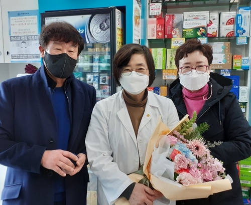 양천구약, 원로회원 약국 격려 방문
