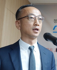 "AZ백신, 허가심사·출하승인 병행해 접종시기 단축"