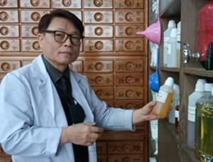 "심야약국 3년 했더니 내가 만든 치약·로션이 뚝딱"
