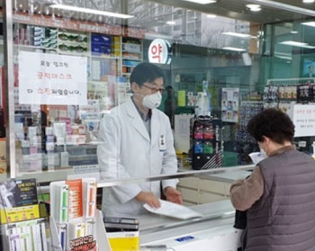 잇따르는 확진자 방문...약국 방역수위 높인다