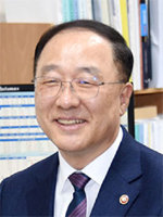 홍남기 "영업제한 손실보상 법제화, 신중하게 검토"