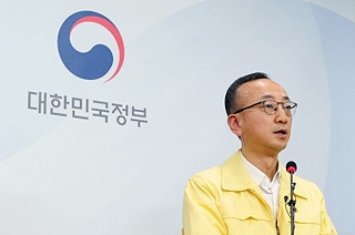 AZ 고령자 임상 부족…"허가심사 시 고려해 반영"
