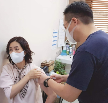 "부작용 없었다"…백신 맞은 약사 접종후기 들어보니 