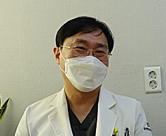 "일상회복 첫 발"...질병청 출신 의사의 백신 접종기